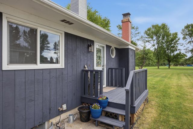 2328 Country Club Parkway, Moorhead, MN 56560