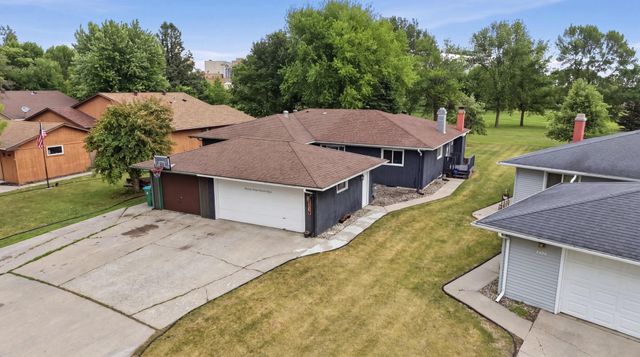 2328 Country Club Parkway, Moorhead, MN 56560