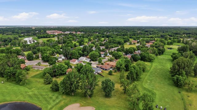 2328 Country Club Parkway, Moorhead, MN 56560