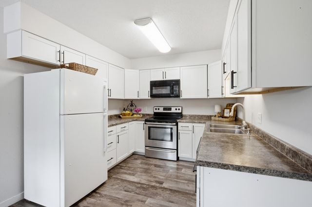 2328 Country Club Parkway, Moorhead, MN 56560