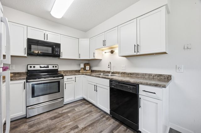 2328 Country Club Parkway, Moorhead, MN 56560