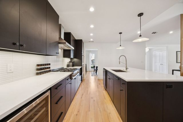 6214 Danbury Lane, Dallas, TX 75214