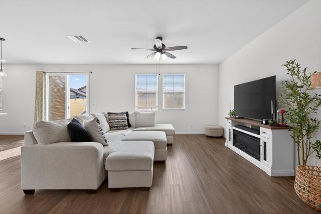 60 Vicenza Dr, Stockton, CA 95209