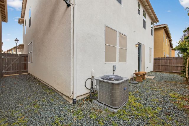 60 Vicenza Dr, Stockton, CA 95209