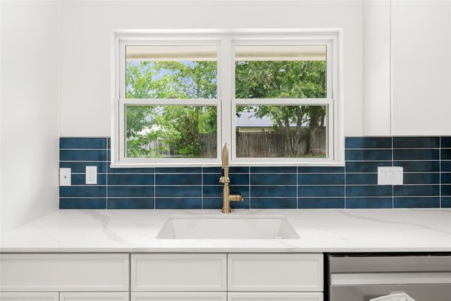 1403 Creekview DR, Round Rock, TX 78681