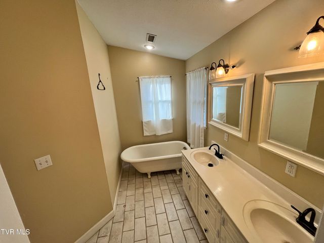 9269 Mountain Cove Road, Pound, VA 24279
