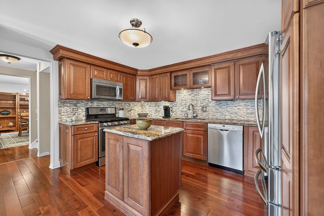 87 Whittington Course, St. Charles, IL 60174