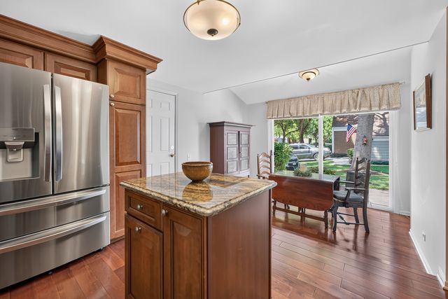 87 Whittington Course, St. Charles, IL 60174