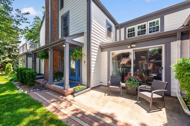 87 Whittington Course, St. Charles, IL 60174
