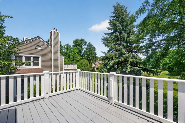 87 Whittington Course, St. Charles, IL 60174