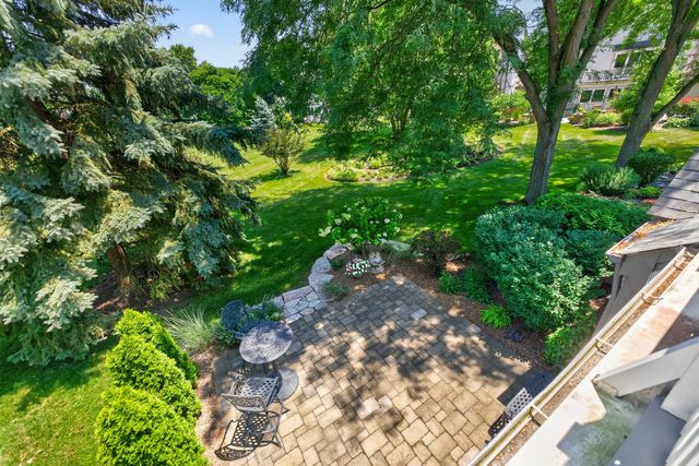 87 Whittington Course, St. Charles, IL 60174