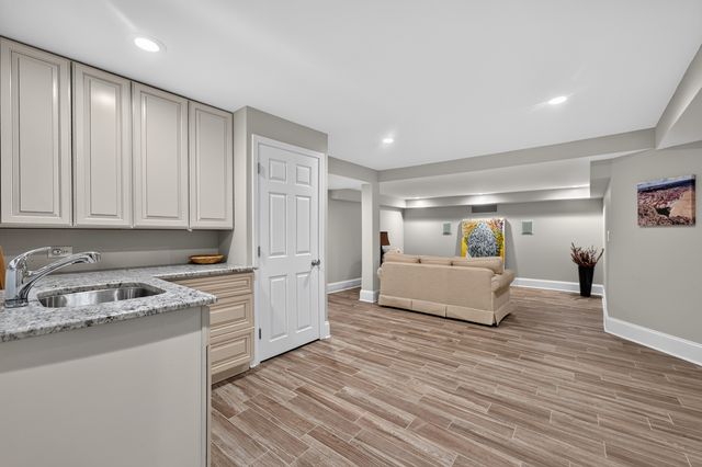 87 Whittington Course, St. Charles, IL 60174