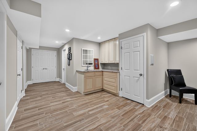 87 Whittington Course, St. Charles, IL 60174