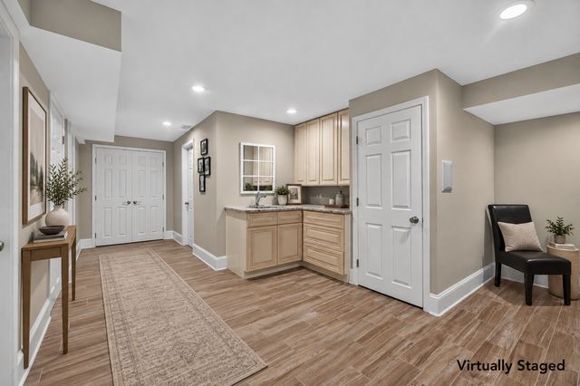 87 Whittington Course, St. Charles, IL 60174
