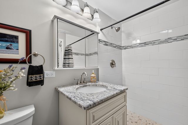 87 Whittington Course, St. Charles, IL 60174