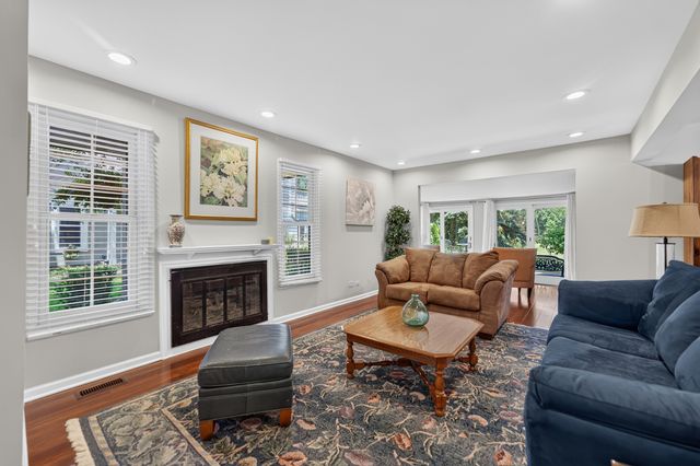 87 Whittington Course, St. Charles, IL 60174
