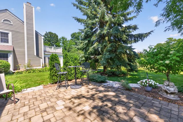87 Whittington Course, St. Charles, IL 60174