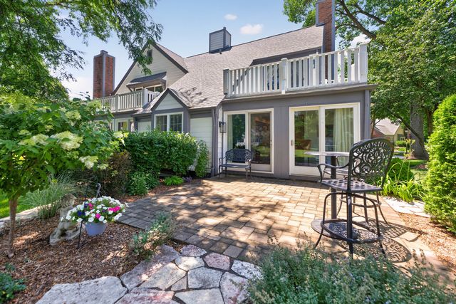 87 Whittington Course, St. Charles, IL 60174