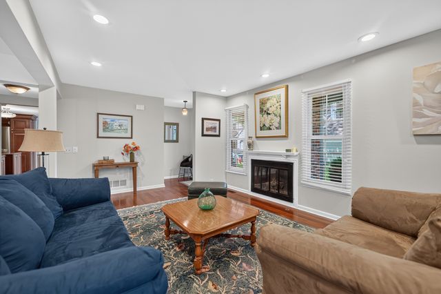 87 Whittington Course, St. Charles, IL 60174