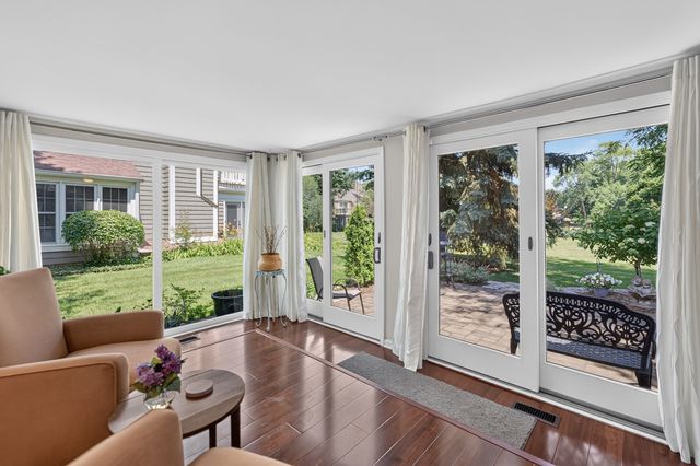 87 Whittington Course, St. Charles, IL 60174