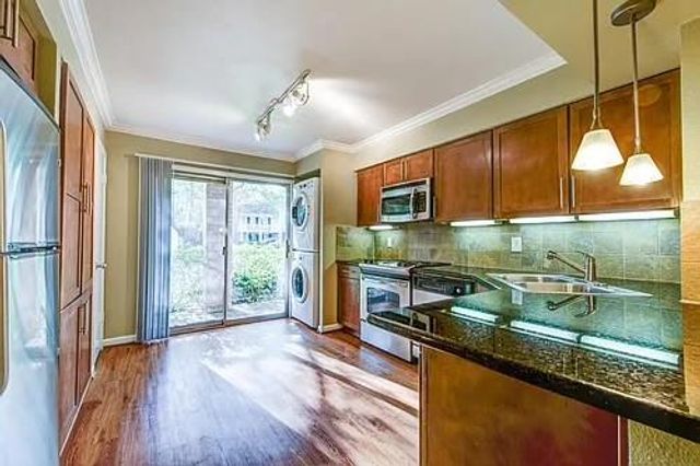 10220 Memorial Drive F11, Houston, TX 77024