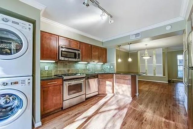 10220 Memorial Drive F11, Houston, TX 77024