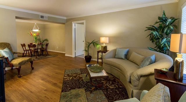 10220 Memorial Drive F11, Houston, TX 77024