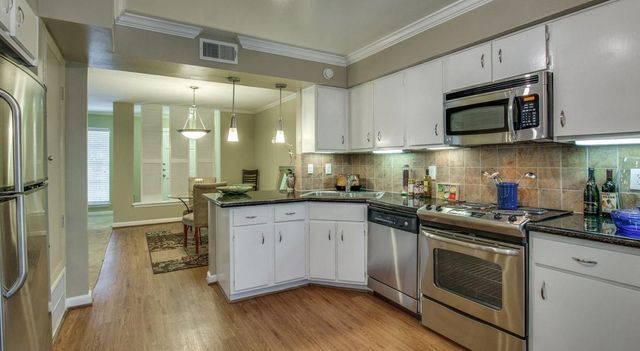 10220 Memorial Drive F11, Houston, TX 77024