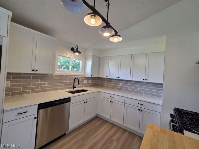 9079 N Plaza Drive, Northfield, OH 44067