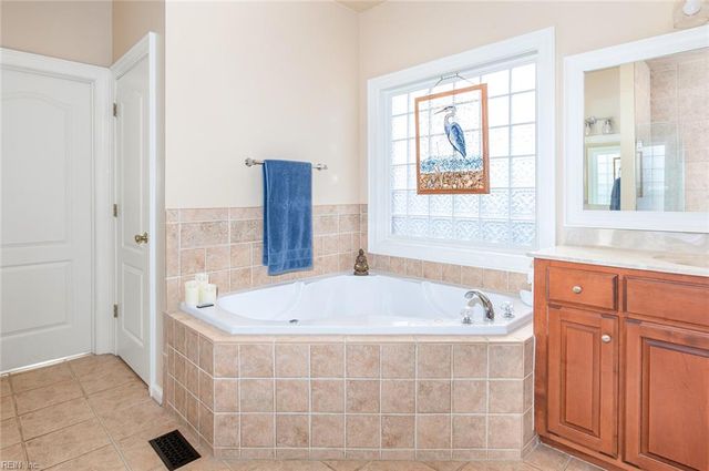 1917 Governors Pointe DR, Suffolk, VA 23436
