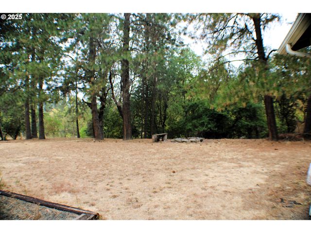 231 ARROW Way, Myrtle Creek, OR 97457