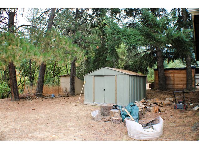 231 ARROW Way, Myrtle Creek, OR 97457