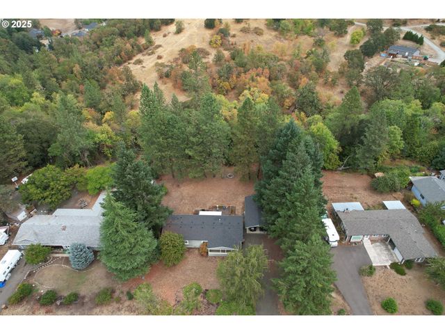 231 ARROW Way, Myrtle Creek, OR 97457