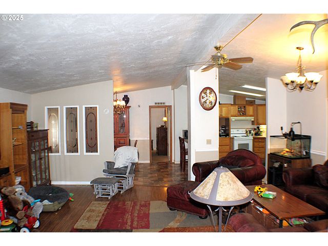 231 ARROW Way, Myrtle Creek, OR 97457