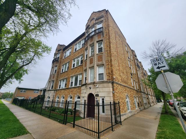 7000 S East End Avenue 303, Chicago, IL 60649