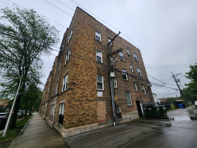 7000 S East End Avenue 303, Chicago, IL 60649