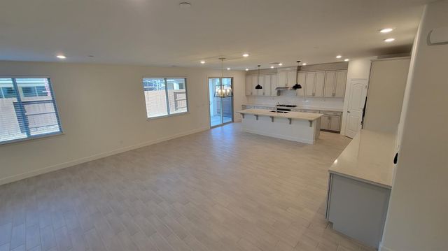 6064 Oberlander Dr, Roseville, CA 95747