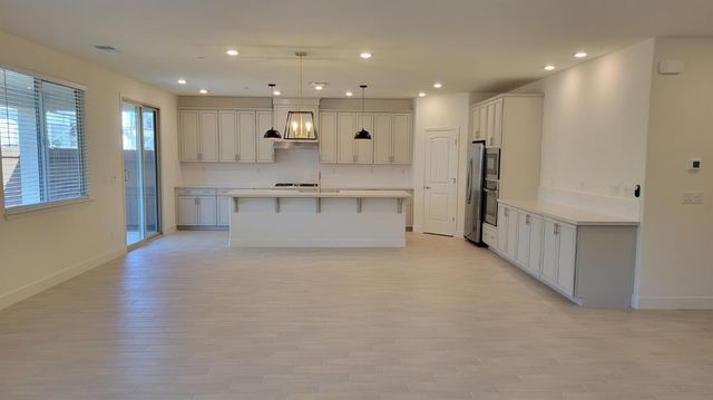 6064 Oberlander Dr, Roseville, CA 95747