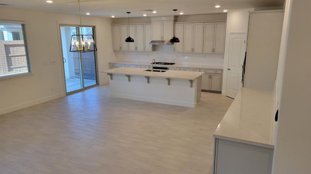 6064 Oberlander Dr, Roseville, CA 95747