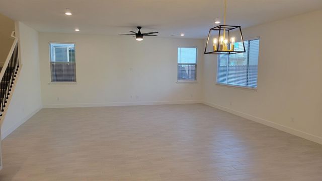 6064 Oberlander Dr, Roseville, CA 95747