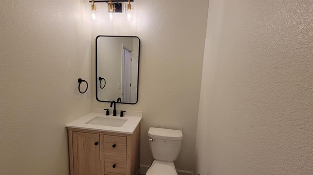 6064 Oberlander Dr, Roseville, CA 95747