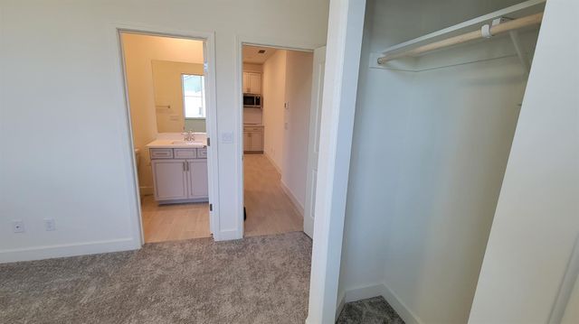 6064 Oberlander Dr, Roseville, CA 95747