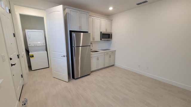 6064 Oberlander Dr, Roseville, CA 95747