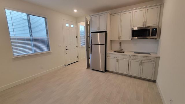 6064 Oberlander Dr, Roseville, CA 95747