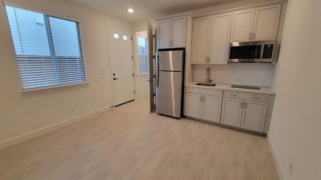 6064 Oberlander Dr, Roseville, CA 95747