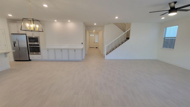 6064 Oberlander Dr, Roseville, CA 95747