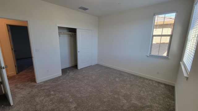 6064 Oberlander Dr, Roseville, CA 95747