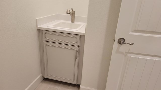 6064 Oberlander Dr, Roseville, CA 95747