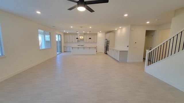 6064 Oberlander Dr, Roseville, CA 95747