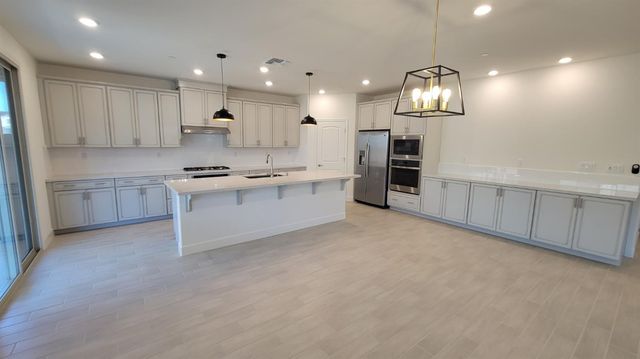 6064 Oberlander Dr, Roseville, CA 95747